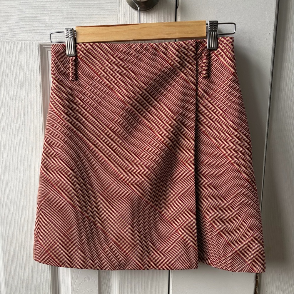 H&M houndstooth wrap-style mini skirt academic style